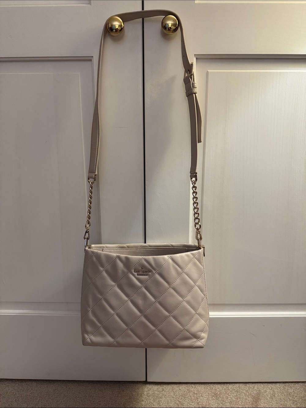 Kate Spade New York Quilted Crossbody Bag in Cream/Beige with Gold Chain